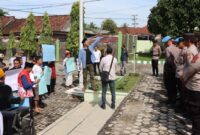 Aksi massa saat menyampaikan tuntutan sebelum melaksanakan audensi dengan pihak TNBBS, Senin 10 Maret 2025 | Herdi/Media Prioritastv.com.