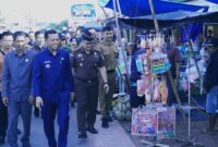 Bupati Pringsewu, Riyanto Pamungkas, saat meninjau Pasar Banyumas di Kecamatan Banyumas pada Senin (10/3/2025) | Dok. Kominfo Pringsewu.