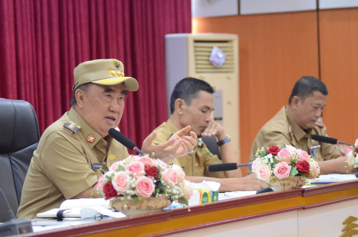 Bupati Tanggamus Moh. Saleh Asnawi saat memimpin Rakor perdana di aula Setkab setempat, Senin 10 Maret 2025 | Herdi/Media Prioritastv.com.