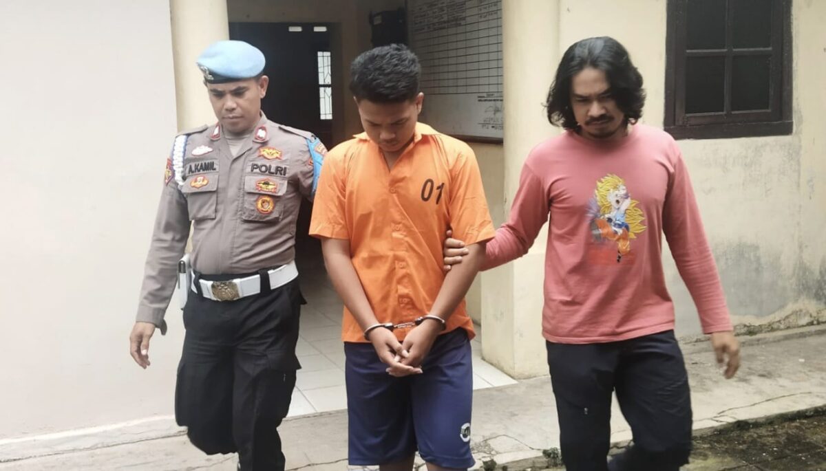 Tersangka saat digiring ke Sel Tahanan Polsek Gading Rejo, Senin 10 Maret 2025 | Dok. Humas Polres Pringsewu.