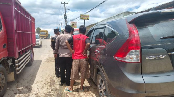 
 Polisi saat melakukan identifikasi kasus pencurian modus pecah kaca mobil di Sukoharjo, Pringsewu, Rabu 12 Maret 2025 | Dok. Humas  Polres Pringsewu.