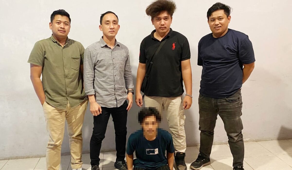 Tersangka setelah ditangkap Polsek Rawajitu Selatan, Rabu 12 Maret 2025 | Dok. Humas Polres Tulang Bawang.