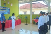 Kepala Pekon Tekad Tuti Arifin saat Memimpin Acara Pelantikan dan Perpisahan Perangkat Pekon Tekad. Foto : Asrul Ariski/Media Prioritastv.com.