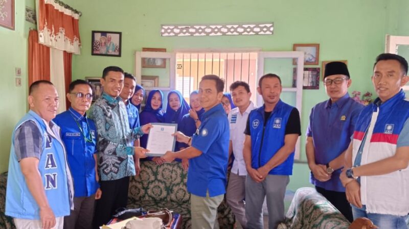 Wabup Tanggamus Agus Suranto saat mengambil formatur DPD PAN di rumah PAN Tanggamus, Jumat 14 Maret 2025 | Herdi/Media Prioritastv.com.