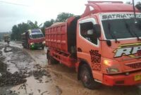 Kondisi Jalan yang memprihatinkan di Dusun 3 dan 5, Kampung Sri Way Langsep, Kecamatan Kalirejo, Kabupaten Lampung Tengah | Davit Segara/Media Prioritastv.com.