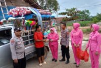 AKP (Anumerta) Lusiyanto, semasa hidup saat berbagi kebaikan kepada masyarakat, Kamis (13/3/2025) sore | Dok. Humas Polda Lampung.