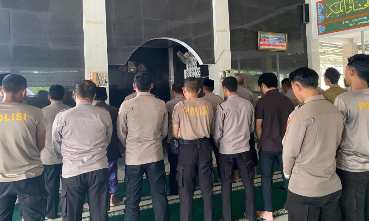 Polres Tanggamus saat holat ghaib mendokan bhayangkara yang gugur di Way Kanan, Lampung, Selasa 18 Maret 2025 | Dok. Humas Polres Tanggamus.