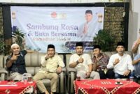 Ketua DPRD Tanggamus Agung Setyo Utomo saat foto bersama usai buka bersama di rumah dinasnya, Selasa 25 Maret 2025 | Herdi/Media Prioritastv.com.