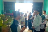 Wabup Tanggamus Agus Suranto saat meninjau pangkalan gas elpiji di Talang Padang, Rabu 26 Maret 2025.