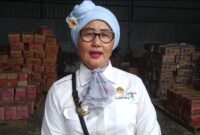 Kadis Koperindag Tanggamus, Retno Noviana Damayanti saat memberikan keterangan usai sidak pasar dan gas elpiji di Gisting dan Talang Padang, Rabu 26 Maret 2025 | Herdi/Media Prioritastv.com.