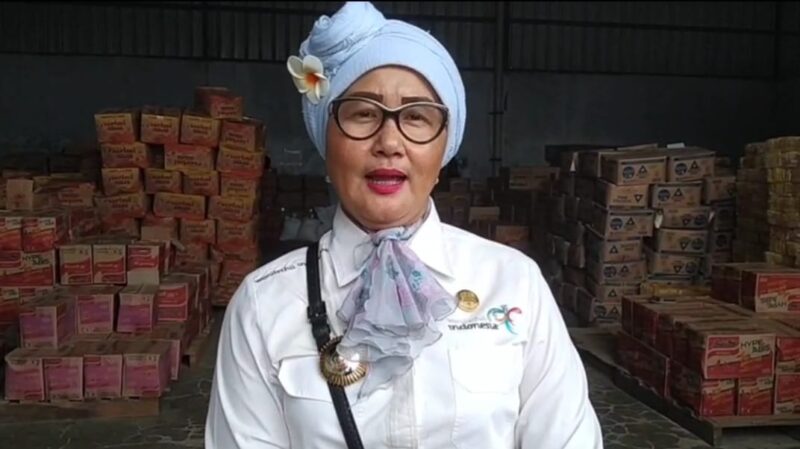Kadis Koperindag Tanggamus, Retno Noviana Damayanti saat memberikan keterangan usai sidak pasar dan gas elpiji di Gisting dan Talang Padang, Rabu 26 Maret 2025 | Herdi/Media Prioritastv.com.