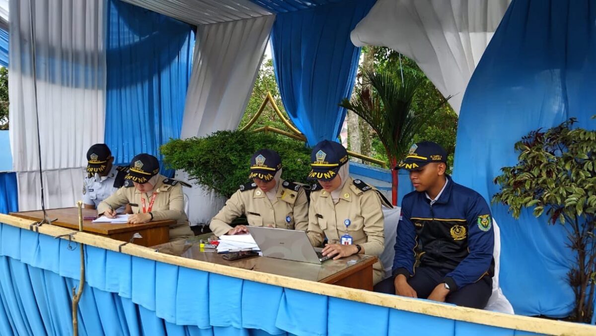 Para taruna/taruni STTD saat melaksanakan pencatatan arus mudik di Pospam Dishub Tanggamus, Kamis 27 Maret 2025 | Herdi/Media Prioritastv.com.