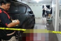 Polisi saat melakukan identifikasi kasus pembacokan di Bandar Lampung, Sabtu 29 Maret 2025.