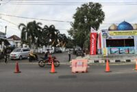 Pembatas jalan di Simpang Rumdin Bupati Tanggamus dari arah Jalan Samudra, Sabtu 29 Maret 2025 | Herdi/Media Prioritastv.com.