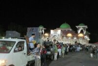 Jamaah Masjid Nurul Faidzin Islamic Center Kota Agung, Tangamus saat melaksanakan persiapan takbir keliling, Sabtu 30 Maret 2025, malam | Dok. Humas Polres Tanggamus.