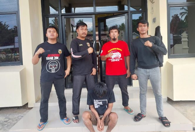 
					Tersangka perampasan HP yang berhasil dibekuk polisi, Sabtu 1 Maret 2025 | Dok. Humas Polres Tulang Bawang.