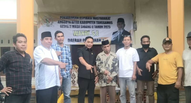 Wandi, Anggota DPRD Tanggamus saat menggelar reses di Kota Agung Timur.