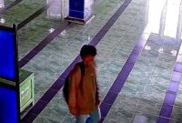 Tangkapan Layar CCTV Pelaku Pencurian Kotak Amal di Masjid Al-Ikhlas Pekon Margosari, Kecamatan Pagelaran Utara, Kabupaten Pringsewu. 
