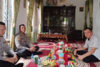 Ketua DPC Apdesi Tanggamus, Mirza YB saat menerima kunjungan Kapolsek Kota Agung Iptu Rudi Khisbiantoro, Kamis 3 April 2025 | Dok. Istimewa.
