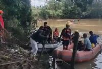 Tim SAR Gabungan saat melakukan pencarian di Sungai Way Kiri, Tulang Bawang Barat, Jumat 4 April 2025 | Dok. Istimewa.