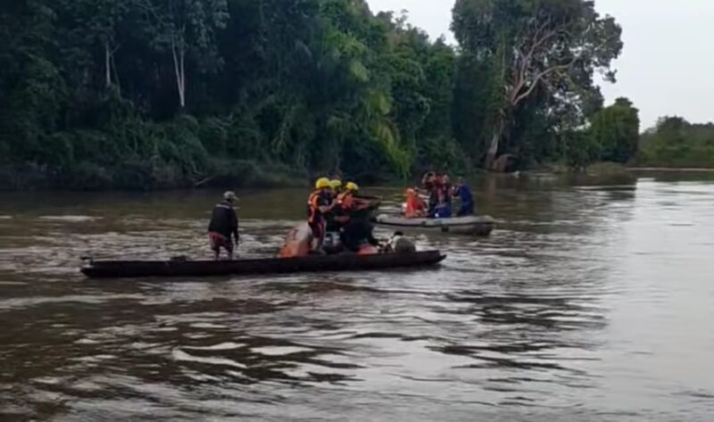 Korban Kamistar saat ditemukan dan dievakuasi tim SAR di Sungai Way Kiri, Gunung Katun, Tulang Bawang Barat, Jumat 4 April 2025 | Dok. Istimewa.