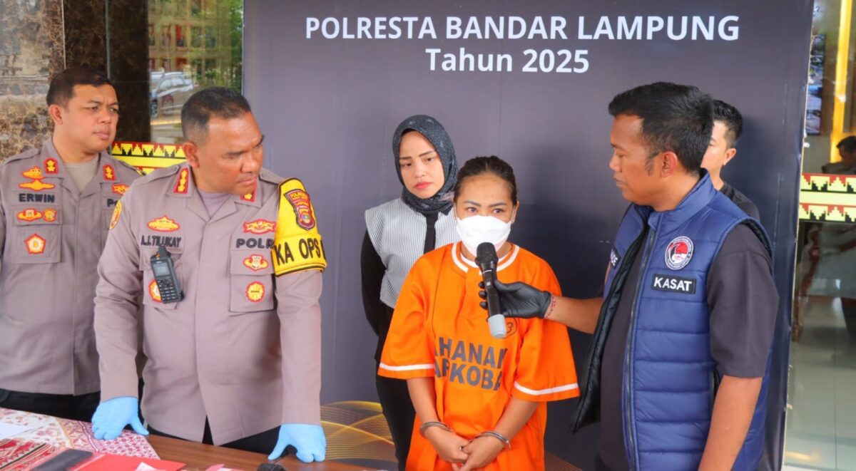 Tersangka MY saat memberikan keterangan kepada awak media dalam konferensi pers, Sabtu 5 April 2025 | Erwin/Media Prioritastv.com.