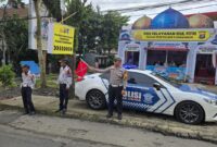 Kasat Lantas Polres Tanggamus Iptu I Made Agus Dwi Dayana bersama personilnya dsn Dishub saat melakukan pemantauan arus balik di Pos Yan R9est Area Gisting, Minggu 6 Februari 2025 | Herdi/Media Prioritastv.com.