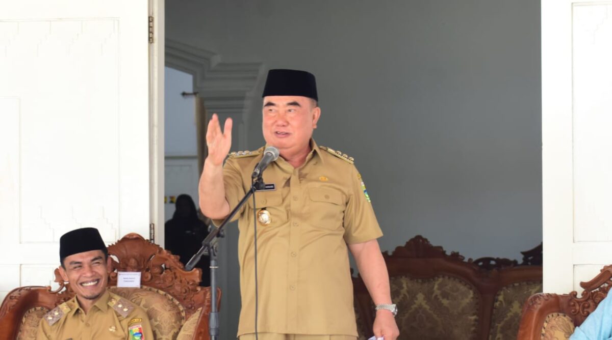 Bupati Tanggamus Moh. Saleh Asnawi saat memberikan sambutan dalam halal bihalal bersama relawan jalan lurus di Rumah Dinas Bupati, Selasa 8 April 2025 | Herdi/Media Prioritastv.com.
