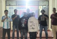 Kedua tersangka setelah ditangkap Polsek Banjit Way Kanan pada Selasa 18 April 2025 | Dok. Humas Polres Way Kanan.