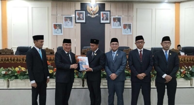 Penyerahan LKPJ Bupati Tanggamus TA 2024 dalam Rapat Paripurna Dewan Perwakilan Rakyat Daerah setempat,      Rabu, 9 April 2025 | Herdi/Media Prioritastv.com.