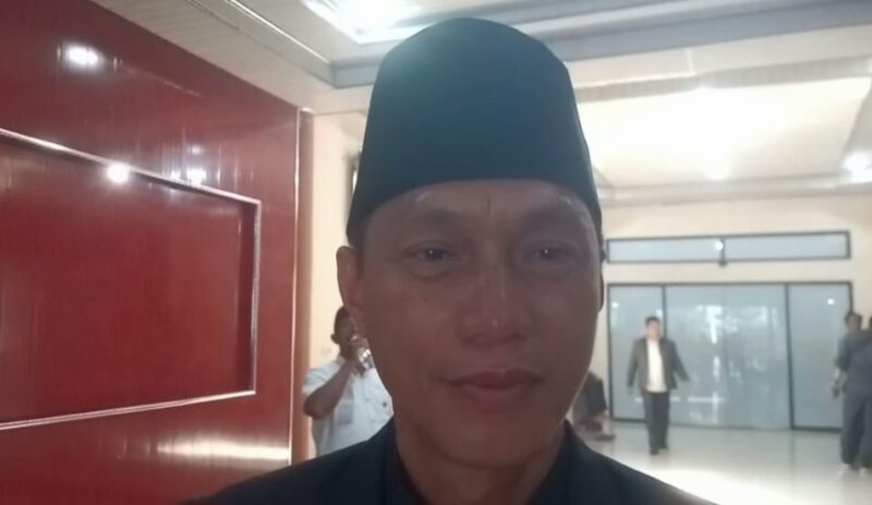 Jonartak Dinata Politisi Partai NasDem saat memberikan keterangan usai dilantik menjadi Anggota DPRD Tanggamus, Rabu 9 April 2025 | Herdi/Media Prioritastv.com.