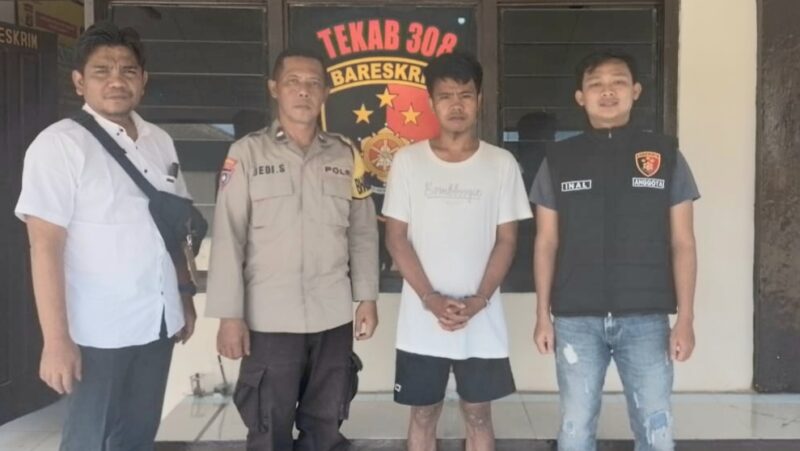 Tersangka M setalah ditangkap dan berada di Polsek Sekincau, Lampung Barat, Rabu 9 April 2025 | Dok. Humas Polres Lampung Barat.