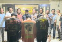Ketiga tersangka yang berhasil ditangkap Polsek Sumberjaya sebelum dijebloskan ke sel tahanan, Kamis 10 April 2025 | Dok. Humas Polres Lampung Barat.