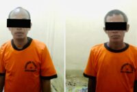 Dua pelaku penganiayaan MNS (43) dan RYA (43) saat berada di Polsek Seputih Surabaya, Kamis 10 April 2025 | Dok. Polres Lampung Tengah.