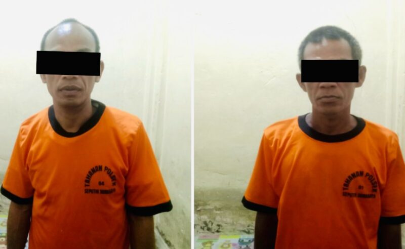 Dua pelaku penganiayaan MNS (43) dan RYA (43) saat berada di Polsek Seputih Surabaya, Kamis 10 April 2025 | Dok. Polres Lampung Tengah.