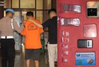 Kolase foto saat tersangka dijebloskan ke sel tahanan dan barang bukti yang berhasil diamankan polisi, Kamis 10 April 2025 | Dok. Humas Polres Pringsewu.