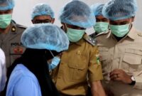 Wakil Bupati Tanggamus, Agus Suranto memberikan motivasi kepada para relawan SPPG Kota Agung saat meninjau dapur BMG SPPG setempat, Senin 14 April 2025 | Herdi/Media Prioritastv.com.