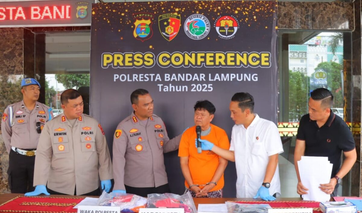 Tersangka KA saat memberikan keterangan dalam konferensi pers Polresta Bandar Lampung, Sabtu 12 April 2025 | Dok. Polresta Bandar Lampung.