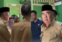 Kolase foto Bupati Tanggamus saat melampiaskan kemarahan dan expresi kemarahannya di Kantor Camat, Kota Agung Timur, Selasa 15 April 2025 | Dok. About Tanggamus.