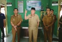 Bupati Tanggamus Moh. Saleh Asnawi saat murka di Kantor Kecamatan Kota Agung Timur saat melaksanakan sidak, Selasa 15 April 2025 | Dok. Istimewa.
