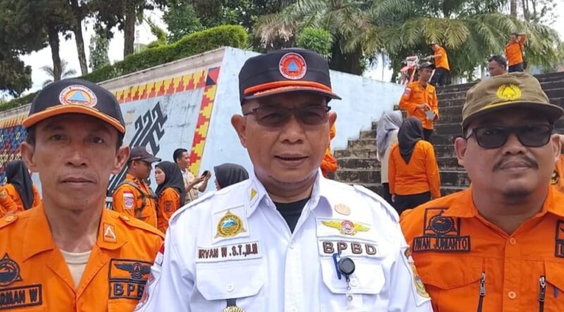Kalak BPBD Tanggamus, Irvan Wahyudi saat memberikan keterangan pers usai simulasi siaga bencana di Komplek Pemkab setempat, Rabu 16 April 2025 | Herdi/Media Prioritastv.com.