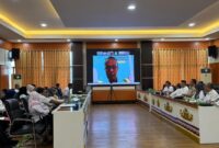 Pelaksanaan rapat Verifikasi Lapangan Hybrid dalam rangka Penilaian Kabupaten Layak Anak (KLA) Tahun 2024 yang difasilitasi oleh Kementerian Pemberdayaan Perempuan dan Perlindungan Anak Republik Indonesia (Kemen PPPA RI), bertempat di Ruang Rapat Utama Sekretariat Daerah Kabupaten Tanggamus, Rabu 16 April 2025 | Herdi/Media Prioritastv.com.