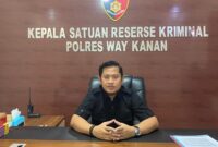 Kasat Reskrim Polres Way Kanan, AKP Sigit Barazili saat memberikan keterangan di ruang kerjanya, Rabu 16 April 2025.