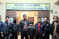 Tersangka setelah ditangkap Polsek Balik Bukit, Lampung Barat, Kamis 17 April 2025 | Dok. Humas Polres Lampung Barat.