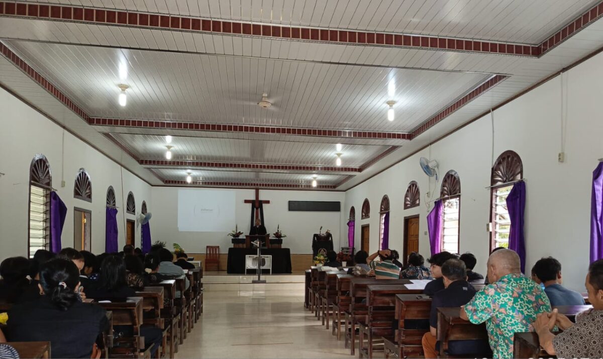 Ibadah Umat Kristiani di Gereja Kristen Indonesia (GKI) yang berada di Komplek PT TI, Pekon Tanjung Anom, Kota Agung Timur, Tanggamus, Jumat 18 April 2025 | Dok. Humas Polres Tanggamus.