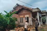 Anggota Polsek Pulau Panggung saat melakukan pemeriksaan TKP, Minggu 20 Februari 2025 | Dok. Ist.