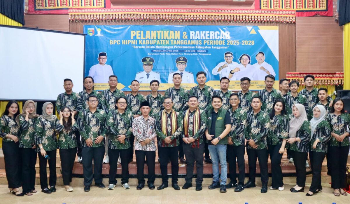 Foto bersama Pengurus BPC HIPMI Tanggamus 2023 - 2025 bersama jajarannya di Aula Serumpun Padi Gisting, Minggu 20 April 2025 | Mustar Arifin/Media Prioritastv.com.