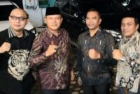 Foto Ketua DPC Apdesi Tanggamus Mirza, Sekretaris Sumadi bersama AKBP Rivanda dan Kapolres Tanggamus AKBP Rahmad Jatmiko di Halaman Hotel Royal Gisting, Senin 21 April 2025 | Herdi/Media Prioritastv.com.