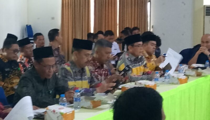 Kasi Penyelenggara Haji dan Umrah (PHU) Kemenag Tanggamus, H. Nursaad, (kiri depan) usai saat Rapat Koordinasi Panitia Penyelenggara Ibadah Haji Provinsi Lampung yang di Aula Arofah, Asrama Haji Rajabasa, Bandar Lampung, Senin (21/4/2025) | Dok. Ist.