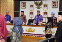 Bupati Tanggamus Moh. Saleh Asnawi saat memimpin rapat Musdus pembentukan Koperasi Merah Putih di Setdakab Tanggamus, Kamis 24 April 2025 | Herdi/Media Prioritastv.com.